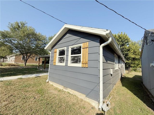 1422 N Ash Street, Nevada, MO 64772