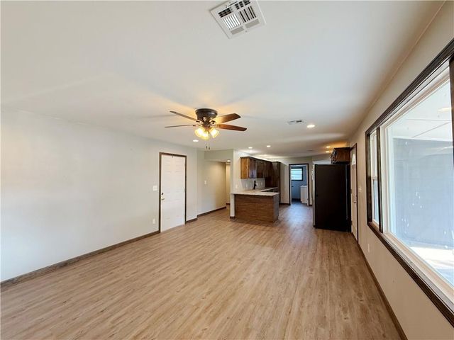 1422 N Ash Street, Nevada, MO 64772