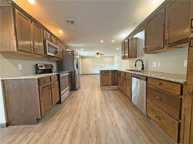 1422 N Ash Street, Nevada, MO 64772