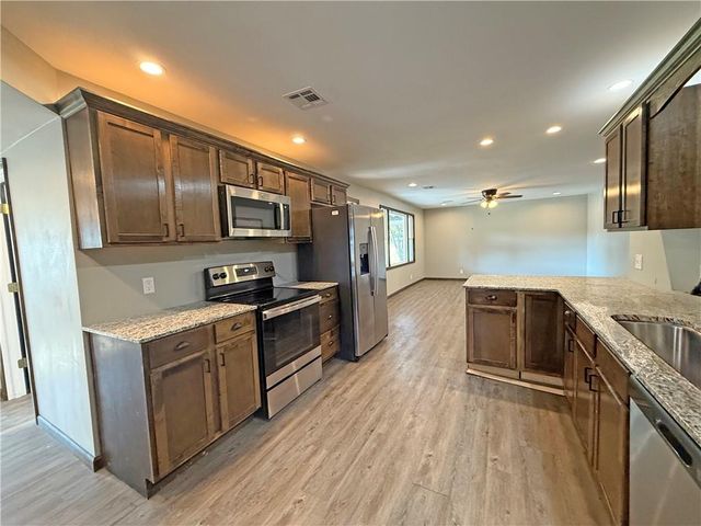 1422 N Ash Street, Nevada, MO 64772