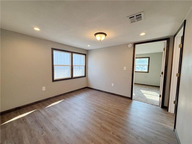 1422 N Ash Street, Nevada, MO 64772