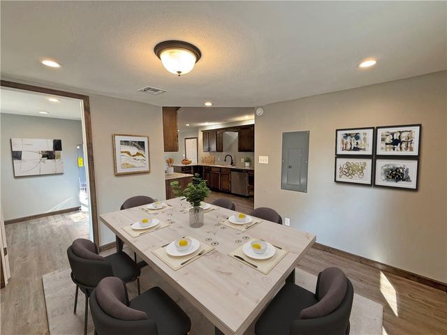 1422 N Ash Street, Nevada, MO 64772