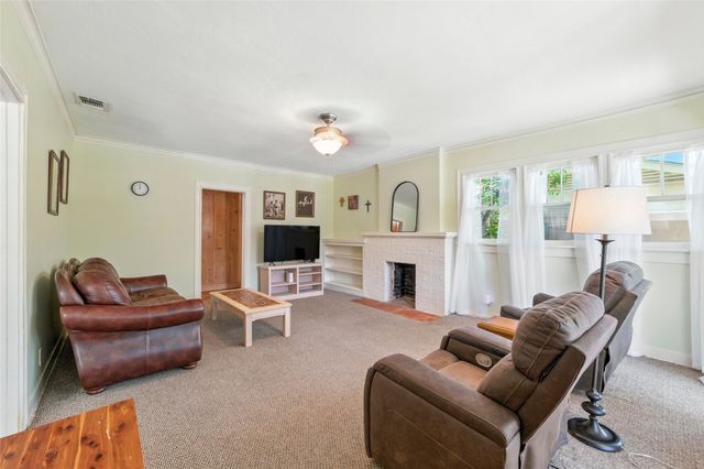 1716 Thomas Place, Fort Worth, TX 76107