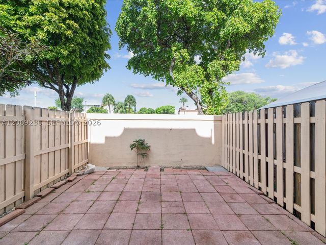390 NW 86th Pl 201, Miami, FL 33126