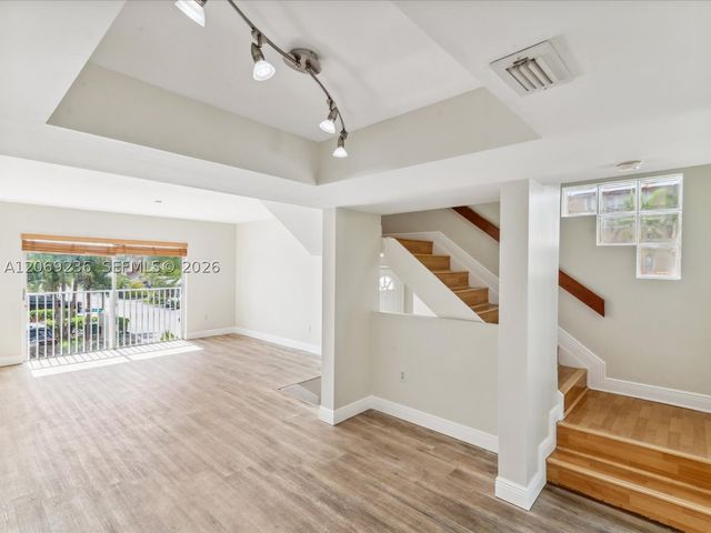 390 NW 86th Pl 201, Miami, FL 33126