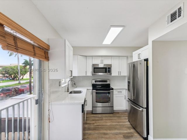 390 NW 86th Pl 201, Miami, FL 33126