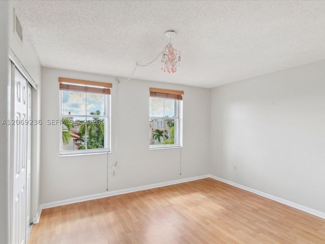 390 NW 86th Pl 201, Miami, FL 33126
