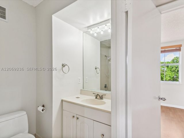 390 NW 86th Pl 201, Miami, FL 33126