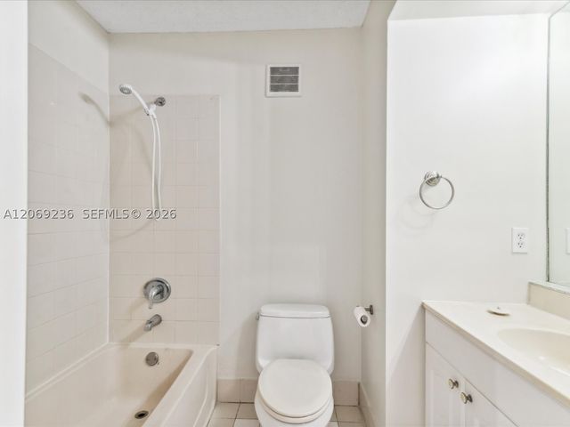 390 NW 86th Pl 201, Miami, FL 33126