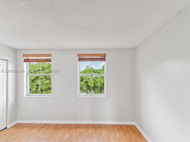 390 NW 86th Pl 201, Miami, FL 33126