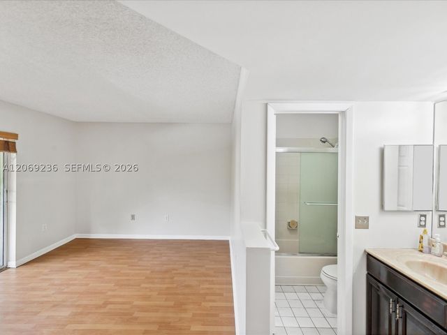 390 NW 86th Pl 201, Miami, FL 33126