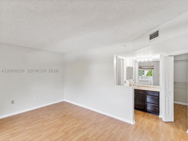 390 NW 86th Pl 201, Miami, FL 33126