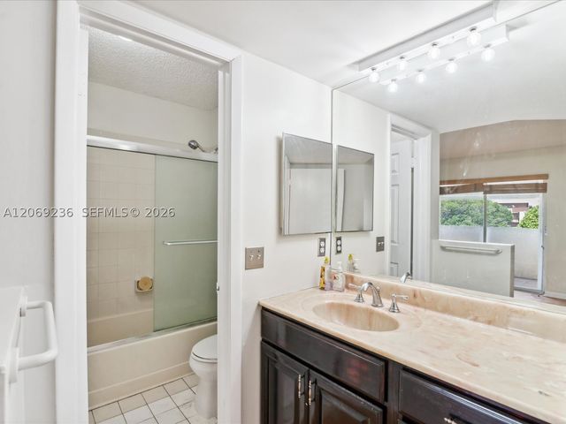390 NW 86th Pl 201, Miami, FL 33126