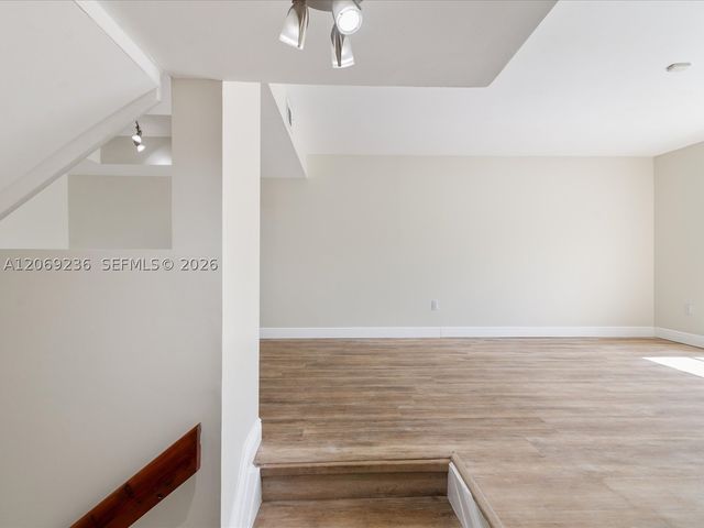 390 NW 86th Pl 201, Miami, FL 33126