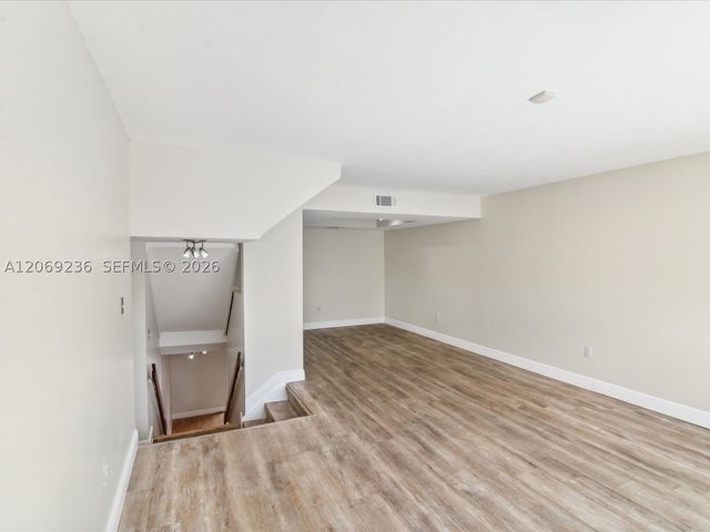 390 NW 86th Pl 201, Miami, FL 33126