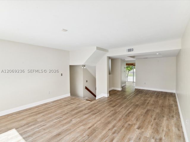 390 NW 86th Pl 201, Miami, FL 33126