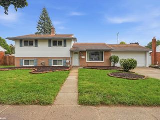 8744 Leslie Drive, Sterling Heights, MI 48314