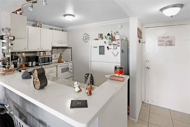 9001 SW 77th Ave C810, Miami, FL 33156
