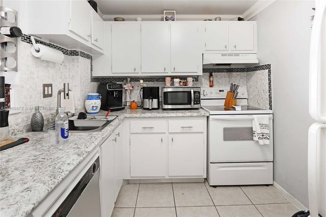 9001 SW 77th Ave C810, Miami, FL 33156