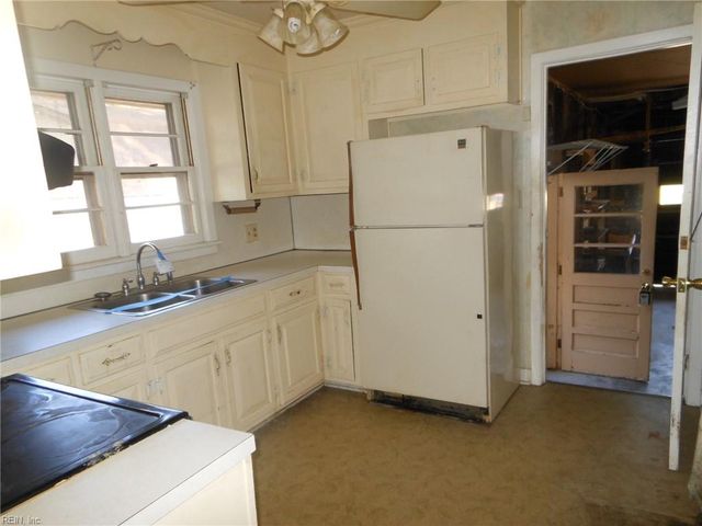 115 Glade RD, Newport News, VA 23606