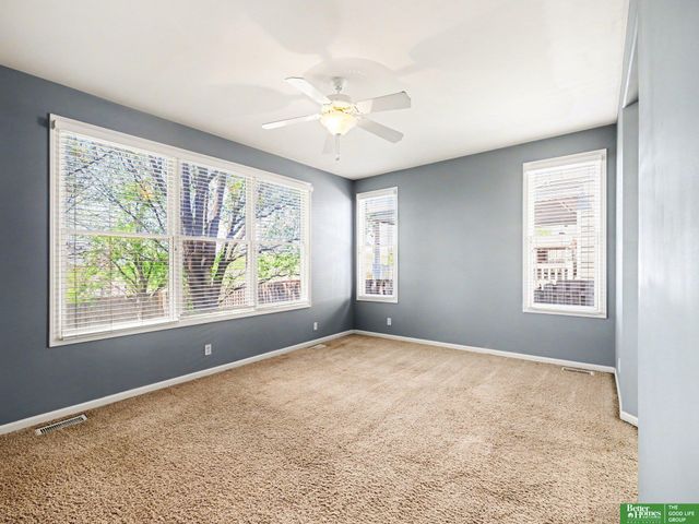 9406 S 28 Avenue, Bellevue, NE 68147