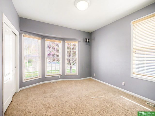 9406 S 28 Avenue, Bellevue, NE 68147