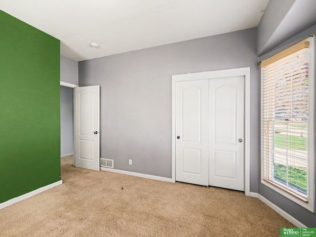 9406 S 28 Avenue, Bellevue, NE 68147