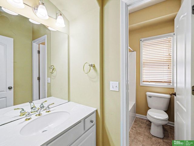 9406 S 28 Avenue, Bellevue, NE 68147