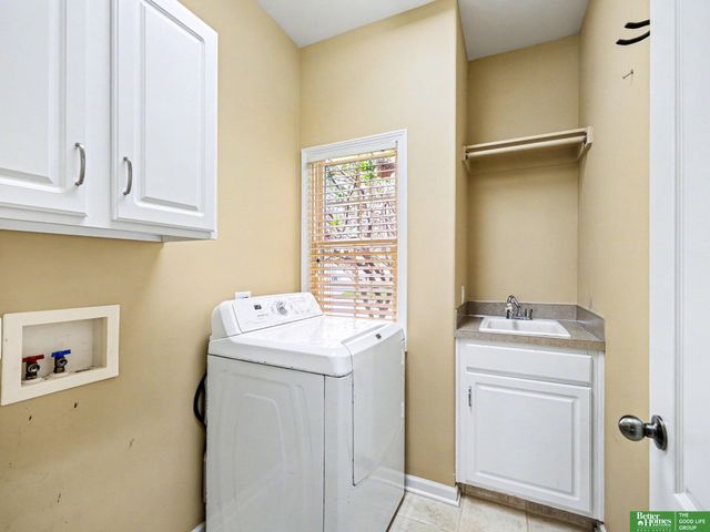 9406 S 28 Avenue, Bellevue, NE 68147