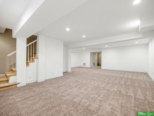 9406 S 28 Avenue, Bellevue, NE 68147