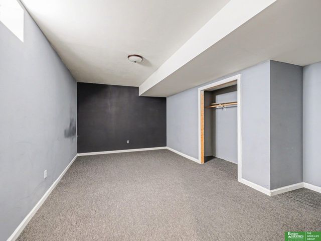 9406 S 28 Avenue, Bellevue, NE 68147