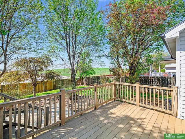9406 S 28 Avenue, Bellevue, NE 68147