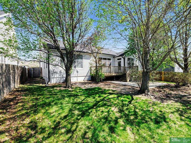 9406 S 28 Avenue, Bellevue, NE 68147