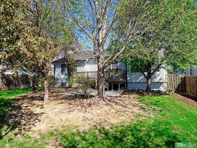 9406 S 28 Avenue, Bellevue, NE 68147