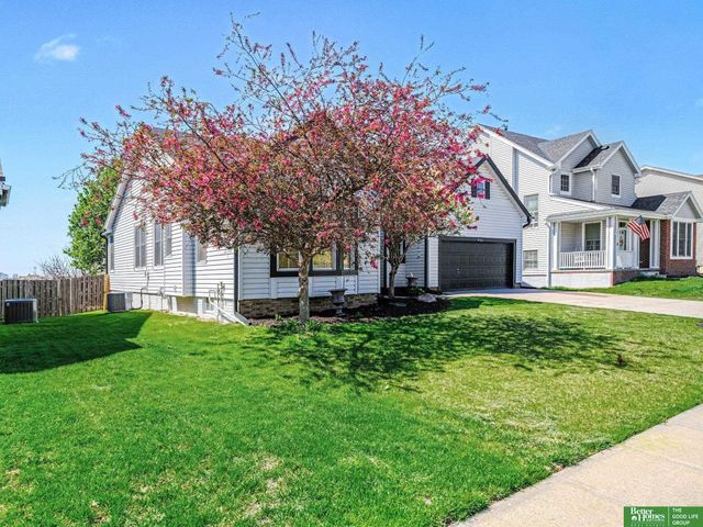 9406 S 28 Avenue, Bellevue, NE 68147