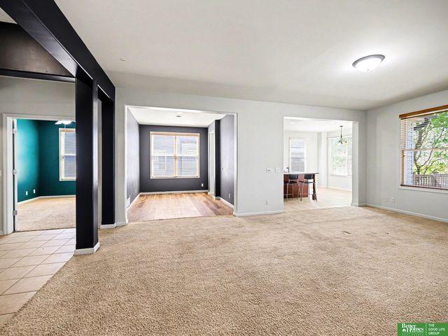 9406 S 28 Avenue, Bellevue, NE 68147