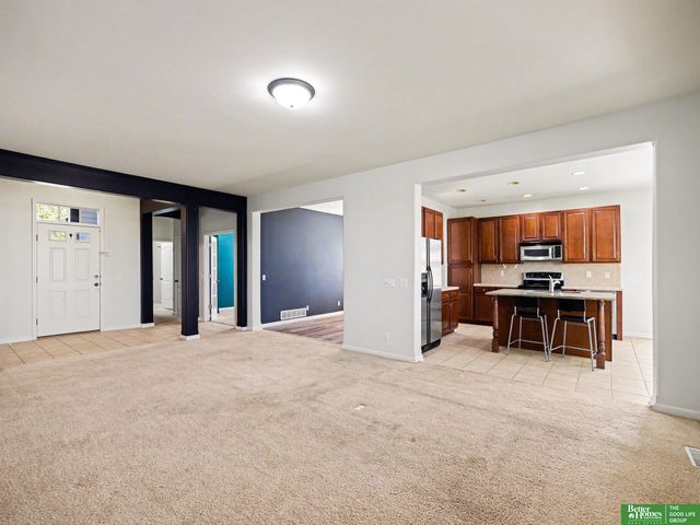 9406 S 28 Avenue, Bellevue, NE 68147