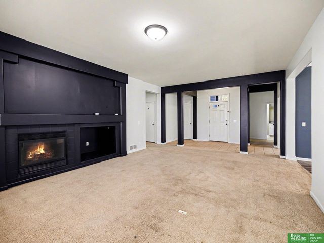 9406 S 28 Avenue, Bellevue, NE 68147