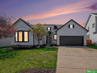 9406 S 28 Avenue, Bellevue, NE 68147