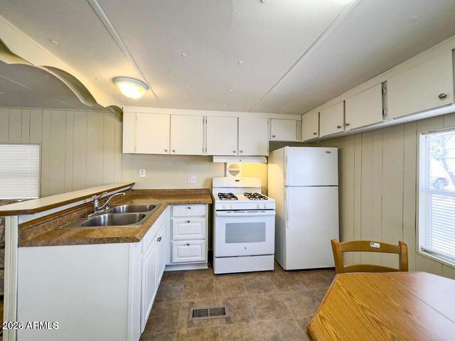 929 N DELAWARE Drive 8, Apache Junction, AZ 85120
