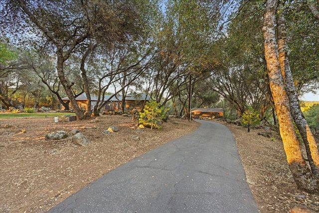 15873 Woodlake Ct, Grass Valley, CA 95949