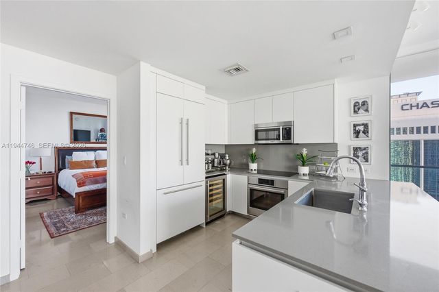 88 SW 7th St 2302, Miami, FL 33130