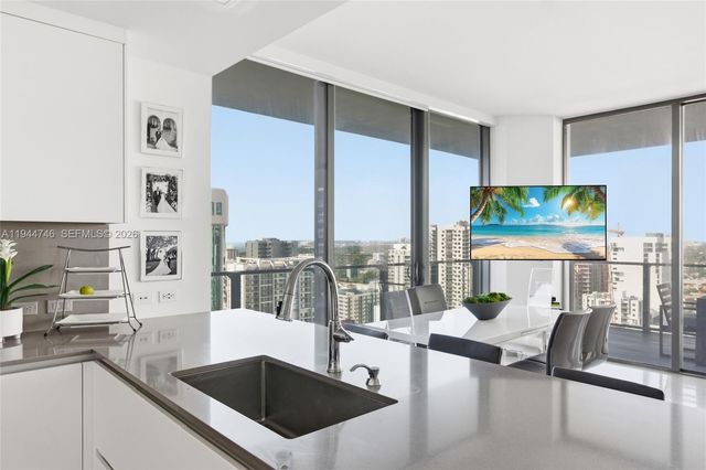 88 SW 7th St 2302, Miami, FL 33130