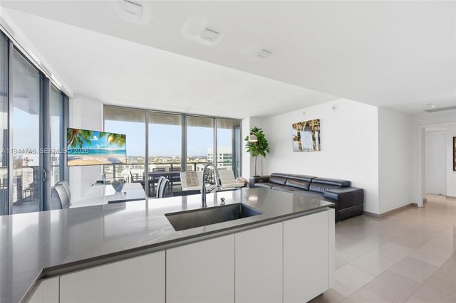 88 SW 7th St 2302, Miami, FL 33130