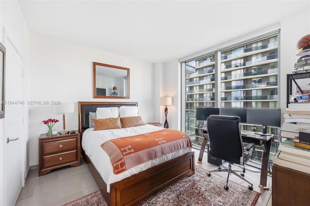 88 SW 7th St 2302, Miami, FL 33130