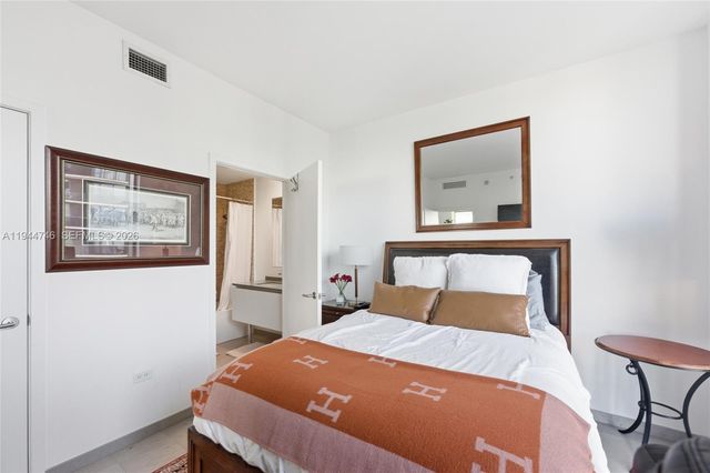 88 SW 7th St 2302, Miami, FL 33130