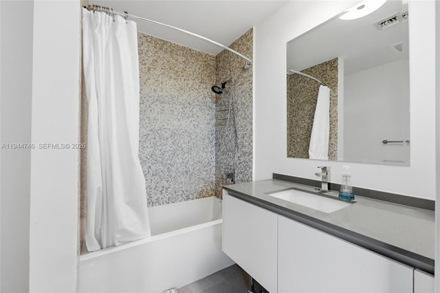 88 SW 7th St 2302, Miami, FL 33130