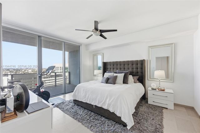 88 SW 7th St 2302, Miami, FL 33130