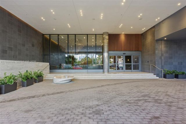 88 SW 7th St 2302, Miami, FL 33130