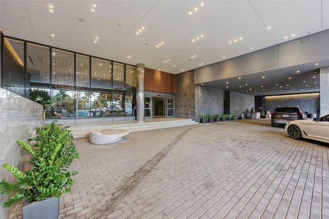 88 SW 7th St 2302, Miami, FL 33130